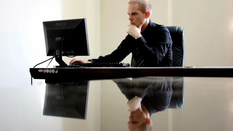 Najlepsze monitory do pracy biurowej w 2024 roku